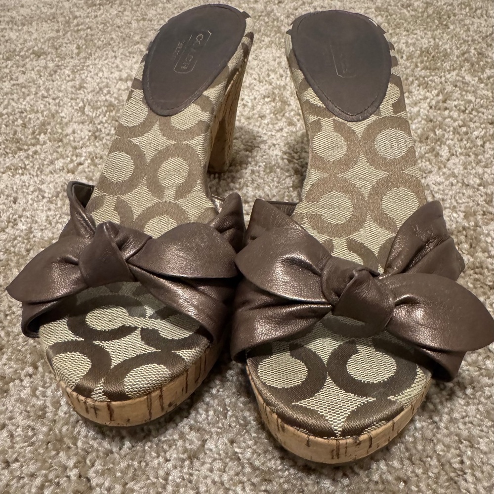Coach Khaki & Brown Karen Slides. Size 9